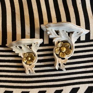 Set of two wall shelves